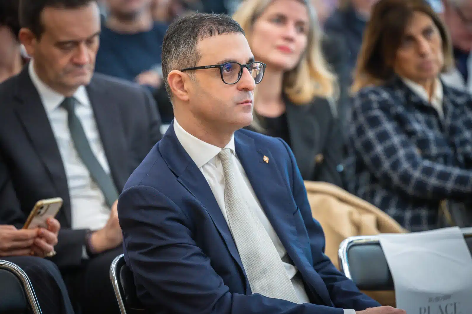 "Stop au gaspillage alimentaire" : le cri d'alarme et les solutions d'Arash Derambarsh