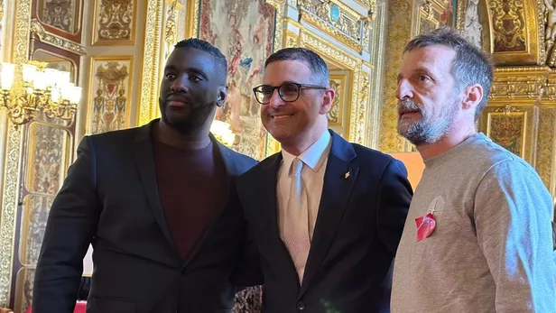 Mathieu Kassovitz, Arash Derambarsh et Sefyu au Sénat pour améliorer la loi sur les dons alimentaires